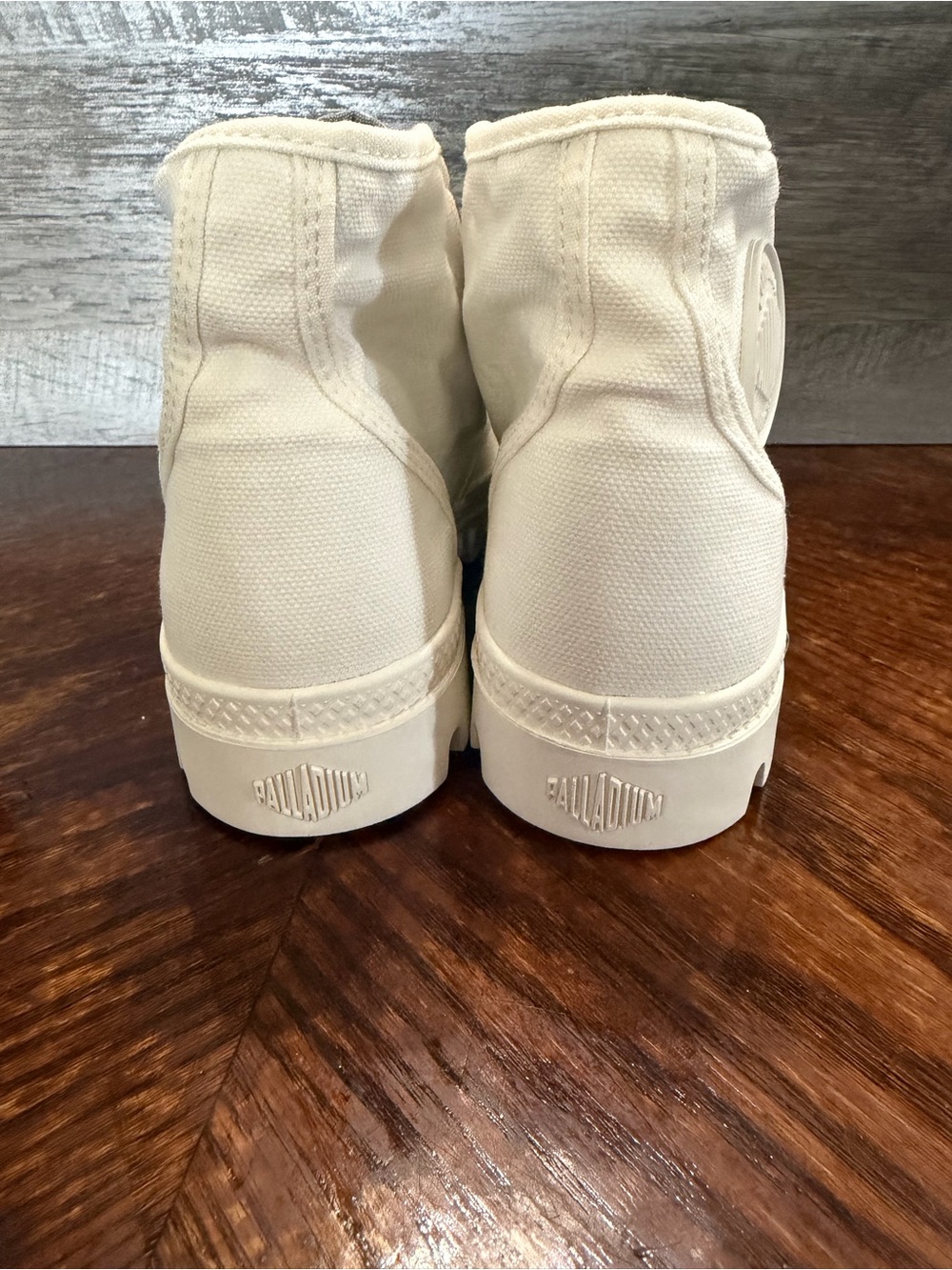 NIB Women’s Palladium Pampa Hi White Canvas Lug Sole Chunky Sneaker Sz 6.5 - Picture 4 of 12